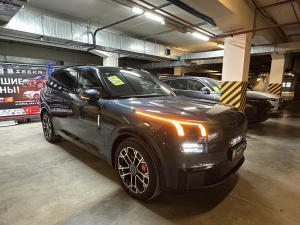 Lynk & Co 900 Ultra 2.0 2026 синий кузов, синий салон