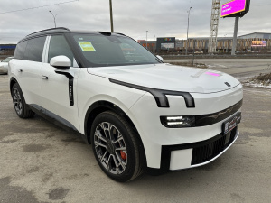 Lynk & Co 900 Ultra 2.0 2026 белый кузов, синий салон