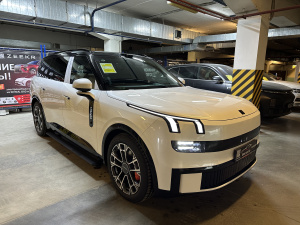 Lynk & Co 900 Ultra 2.0 2026 белый кузов, синий салон