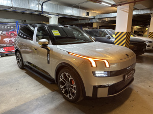 Lynk & Co 900 Ultra 2.0 2026 Шампань кузов, синий салон