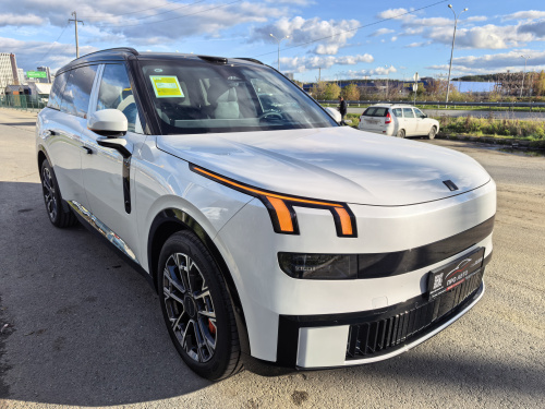 Lynk & Co 900 Ultra 2.0 2026 белый кузов, синий салон