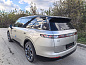 Lynk & Co 900 Ultra 2.0 2026 золотистый кузов, синий салон